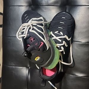 Men's Nike Vapormax plus shoes. Size 11, colors Black, White and Pink swoosh